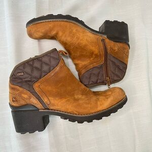 Merrell Brown and Tan Quilted Ankle Boots size 9.5